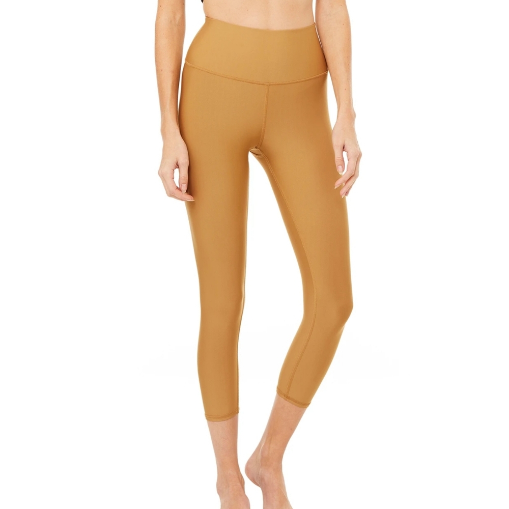 NEW Alo Yoga Airlift Vapris size medium caramel